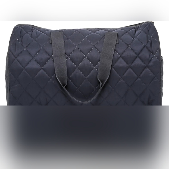 Bag๐บDSW Quilted Weekender Bag in Navy - Picture 6 of 14